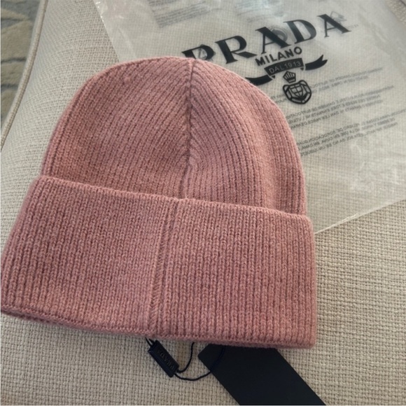New never worn Prada Dusty Pink Knit Hat - Picture 5 of 5